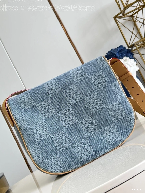 Montsouris MM Messenger VUITTON LOUIS 0316